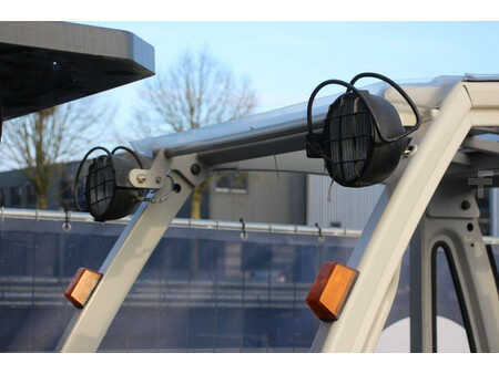 Chariots élévateurs diesel 2014  Nissan Y1D2A25Q (13)