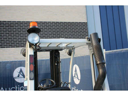 Chariots élévateurs diesel 2014  Nissan Y1D2A25Q (16)