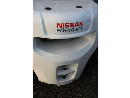 Chariots élévateurs diesel 2014  Nissan Y1D2A25Q (17)