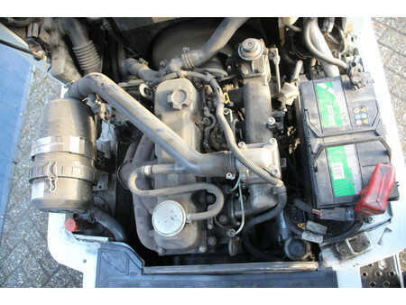 Chariots élévateurs diesel 2014  Nissan Y1D2A25Q (18)