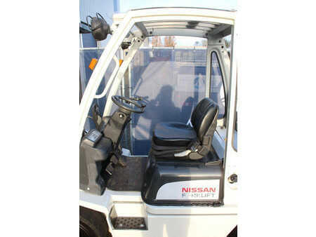 Chariots élévateurs diesel 2014  Nissan Y1D2A25Q (19)