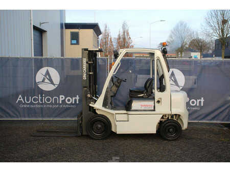 Chariots élévateurs diesel 2014  Nissan Y1D2A25Q (2)