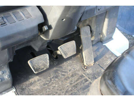 Chariots élévateurs diesel 2014  Nissan Y1D2A25Q (22)