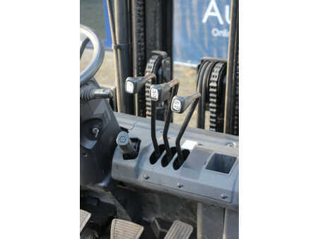 Chariots élévateurs diesel 2014  Nissan Y1D2A25Q (24)