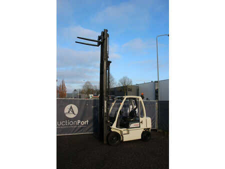 Chariots élévateurs diesel 2014  Nissan Y1D2A25Q (28)