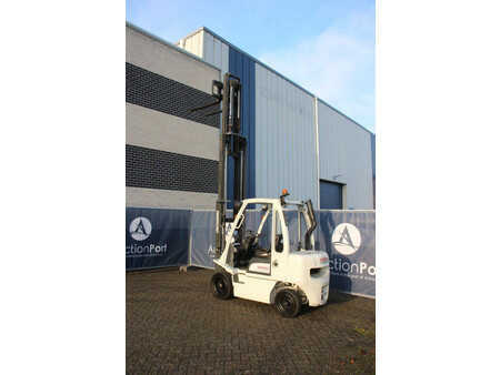 Chariots élévateurs diesel 2014  Nissan Y1D2A25Q (30)