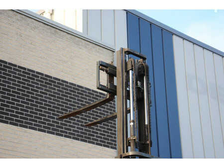 Chariots élévateurs diesel 2014  Nissan Y1D2A25Q (31)