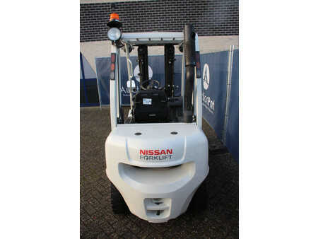 Chariots élévateurs diesel 2014  Nissan Y1D2A25Q (4)