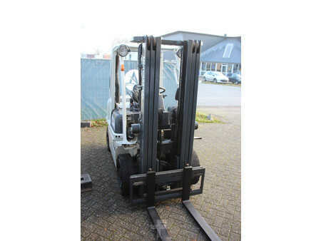 Chariots élévateurs diesel 2014  Nissan Y1D2A25Q (6)