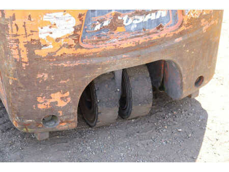 Eléctrica de 4 ruedas 2011  Doosan B15T-5 (14)