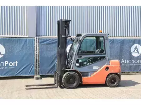 Empilhador diesel 2010  Toyota 02-8FDF25 (1)
