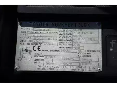 Empilhador diesel 2010  Toyota 02-8FDF25 (26)
