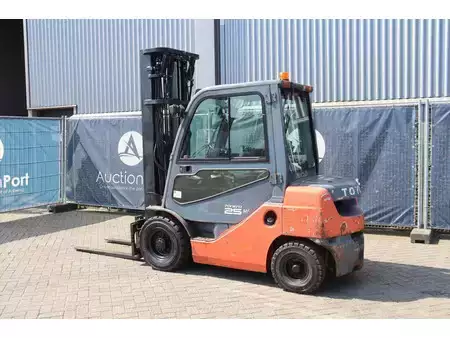 Empilhador diesel 2010  Toyota 02-8FDF25 (3)