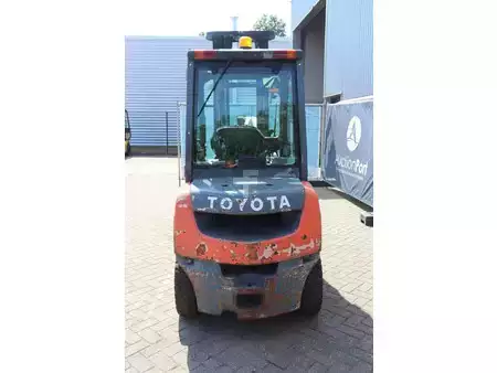Empilhador diesel 2010  Toyota 02-8FDF25 (5)