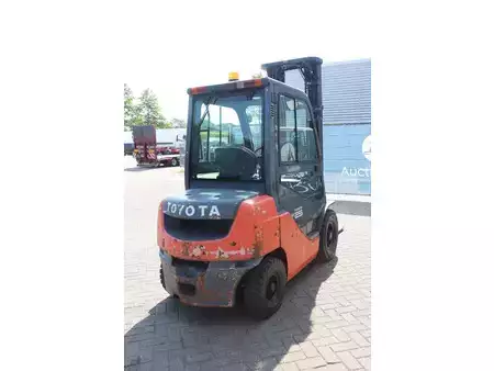 Empilhador diesel 2010  Toyota 02-8FDF25 (6)