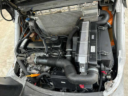 Nestekaasutrukki 2010  Still RX70-16T (24)