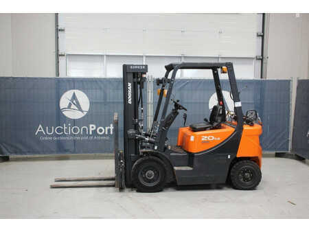 Wózki gazowe 2018  Doosan G20GP (1)