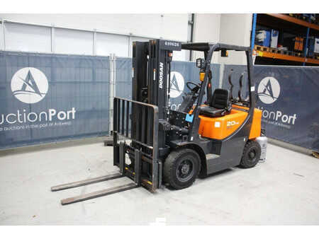 Wózki gazowe 2018  Doosan G20GP (8)
