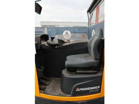 Reachtrucks 2014  Jungheinrich ETV 216 (14)