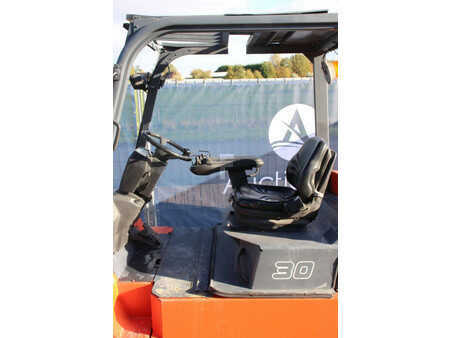 Elektro čtyřkolový VZV 2006  Toyota 7FBMF30 (18)