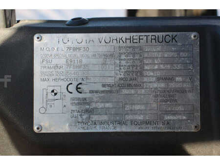 Elektro čtyřkolový VZV 2006  Toyota 7FBMF30 (30)