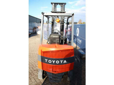 Elektro čtyřkolový VZV 2006  Toyota 7FBMF30 (4)