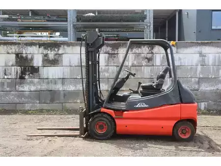 Electric - 4 wheels 1998  Linde E30-01 (2)