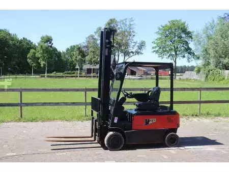 Elektryczne 4-kołowe 2018  EP Equipment CPD20FVD8 (1)