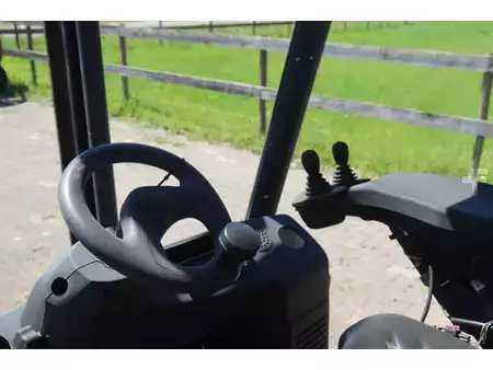 Carrelli elevatori GPL 2013  Linde M25T (20)