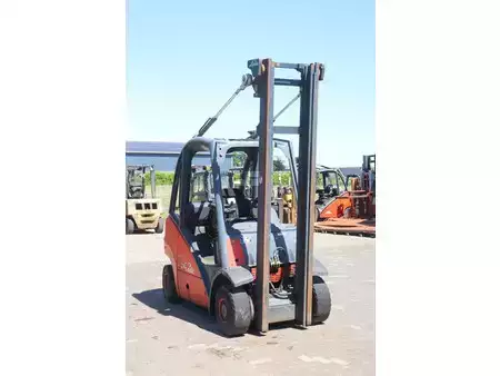 Carrelli elevatori GPL 2013  Linde M25T (7)