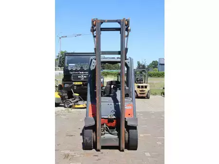 Carrelli elevatori GPL 2013  Linde M25T (8)