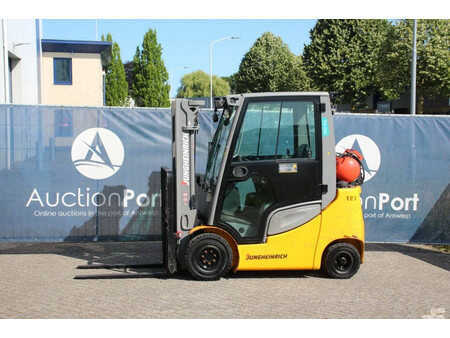 Empilhador a gás 2020  Jungheinrich TFG 320S (1)