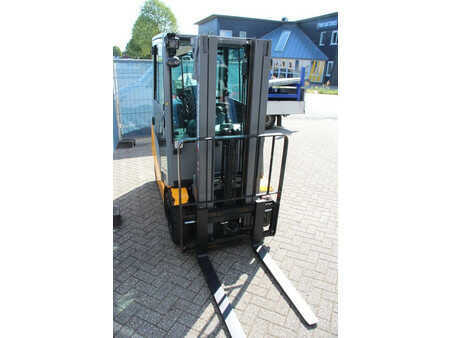 Empilhador a gás 2020  Jungheinrich TFG 320S (6)