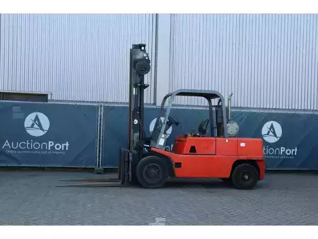 Diesel heftrucks 1987  Yale DFG-5.0 M (1)