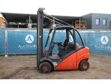 Terrenggående gaffeltruck 2013  Linde H25T (1)