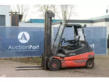 Elektromos 4 kerekű 2008  Linde E30/02 (1)