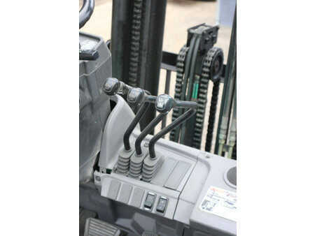 Carrelli elevatori GPL 2014  Mitsubishi FG25NT (27)