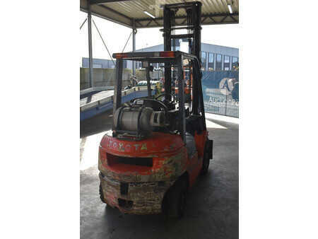 Carretilla elevadora GLP 2011  Toyota 42-7FGF25 (5)