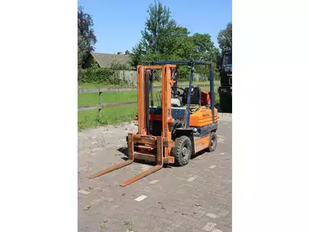 Empilhador a gás 1987  Toyota 5FG18 (9)