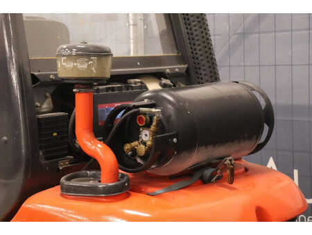 Carretilla elevadora GLP 1998  Linde H30T-03 (17)