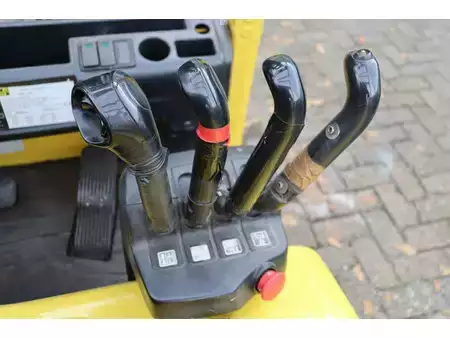 Carrelli elettrici 4 ruote 2015  Hyster J2.0XNT MWB (26)
