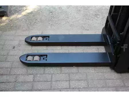 Stacker pedestre 2018  Toyota SPE200D (10)