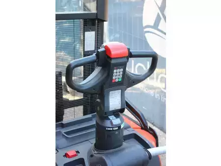 Stacker pedestre 2018  Toyota SPE200D (18)