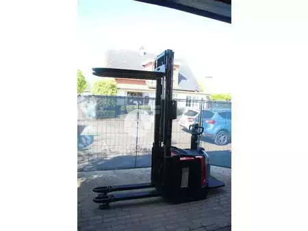 Stacker pedestre 2018  Toyota SPE200D (24)