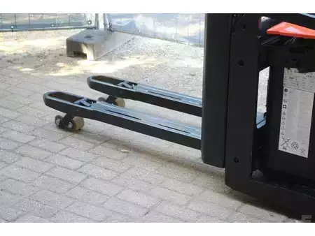 Stacker pedestre 2018  Toyota SPE200D (28)