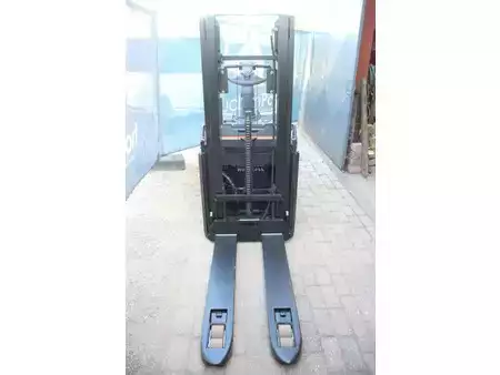 Stacker pedestre 2018  Toyota SPE200D (7)
