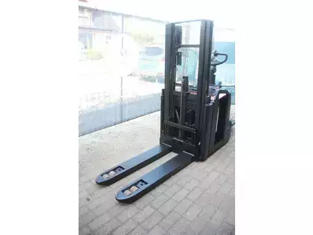 Stacker pedestre 2018  Toyota SPE200D (8)
