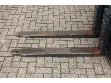 Sähkö - 4 pyör 2020  Linde E25L-01 (11)