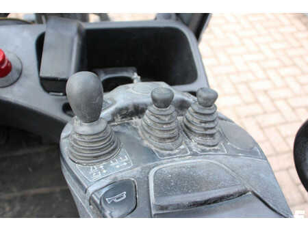 Sähkö - 4 pyör 2020  Linde E25L-01 (24)