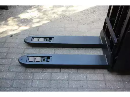 Stacker pedestre 2023  Toyota SWE200D (10)